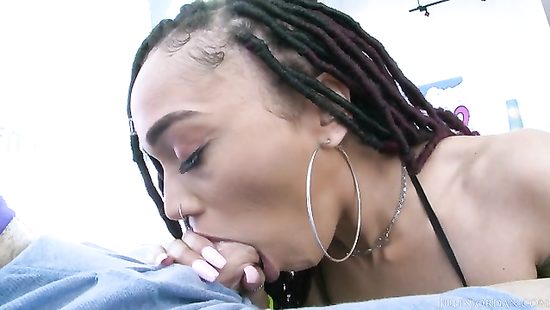 Испанский жеребец прочистил подставленное очко симпатичной негритянки