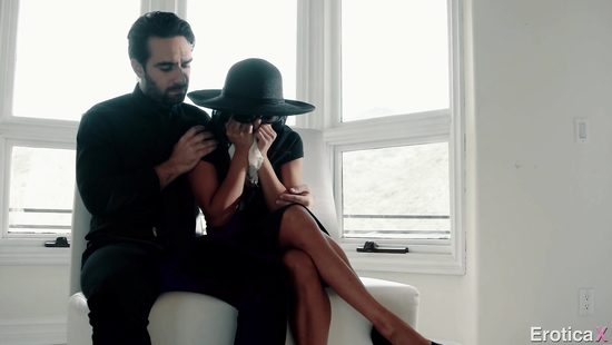 Вдова азиатка после похорон нашла успокоение с братом покойного мужа