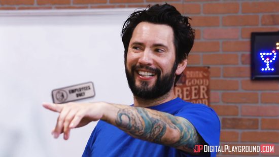 В общественном туалете гламурный чувак чпокнул обалденную латинку