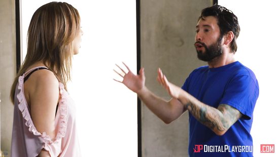 В общественном туалете гламурный чувак чпокнул обалденную латинку