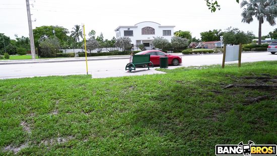 За 400 баксов латинка показала сиськи и дала пикаперу в машине