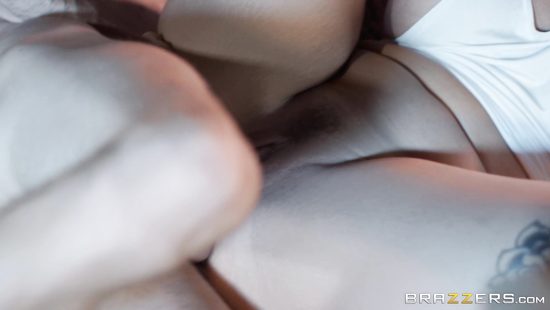 Случайный прохожий чуть не порвал очко огромным членом девушке строителю