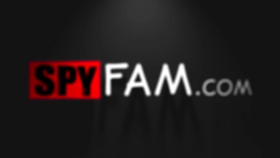 Секс падчерицы и отчима в спальне попал на скрытую камеру