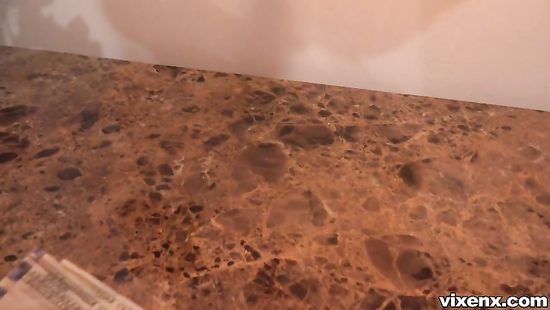 Расчётливая малышка за бабки отдаётся очередному любовнику