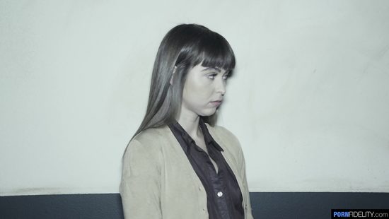 Сдалась под напором улик и раздвинула ноги перед детективом