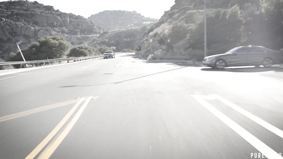 Семейная парочка подобрала на трассе молодую тёлку и устроила с ней оргию