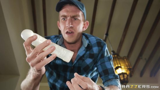 Сантехник устранил засор и прочистил киску русской домохозяйке