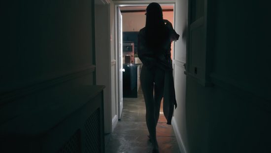 Покушал с обнажённого тела суши и на десерт попробовал сладкую киску