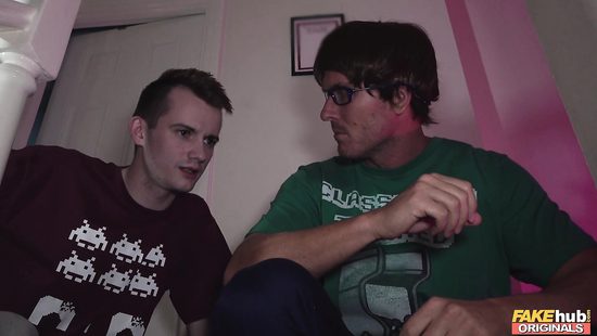 Пухлая лесбиянка покинула подруг ради групповухи с парнями