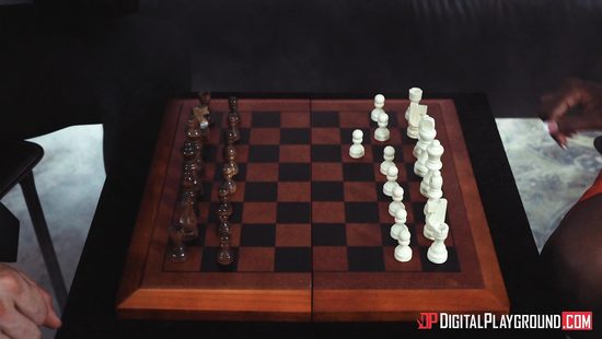 Выиграла у странного очкарика в шахматы и разрешила себя трахнуть