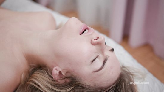 Проснулась возбуждённой и сразу позвала бойфренда трахаться