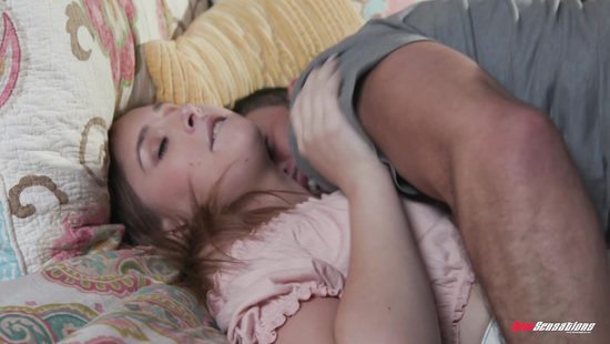 Мимоходом увидела здоровый член соседа и теперь не может без него прожить