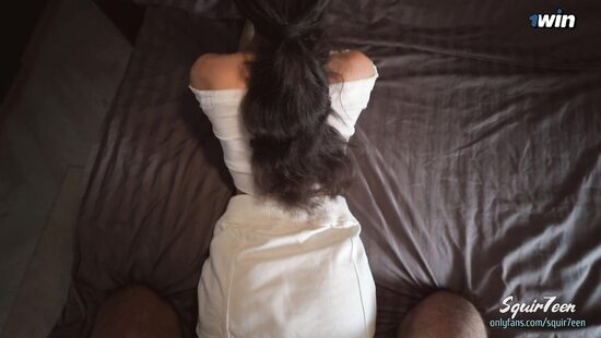 Мамочка читает и ничего не замечает