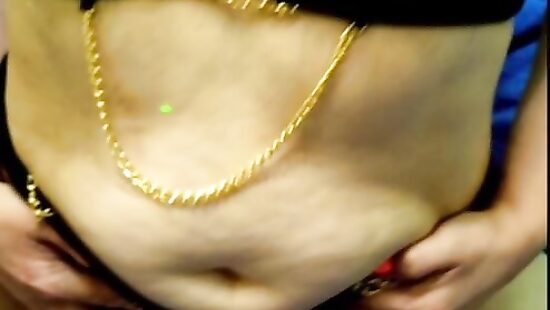 Развлекается    