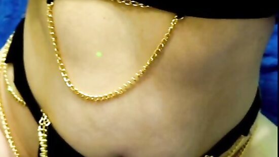 Развлекается    