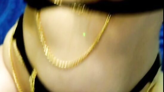 Развлекается    