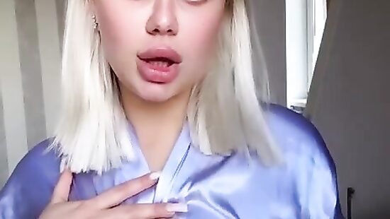 Трясу своими сисечками))