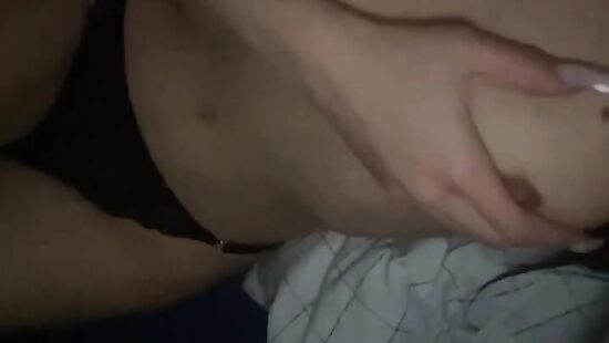 Кто любит маленькие сисички?