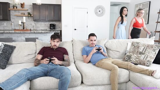 Мамочки на коленях