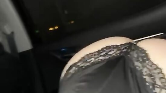 Шлепки по ее сочной заднице