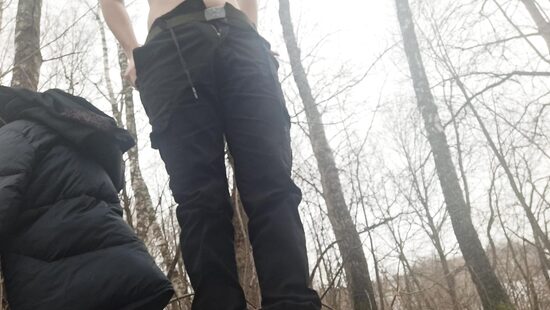 Дрочка в лесу