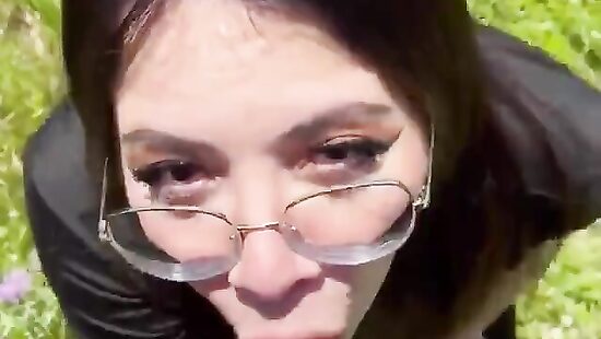 Дал в ротик милашке с сайта