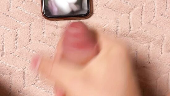 Дрочит на мои фоточки да еще и так сексуально и страстно