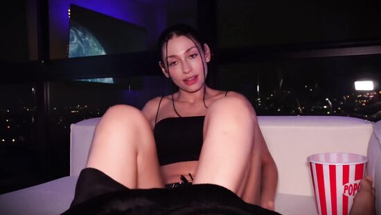 Пока она скучно спала