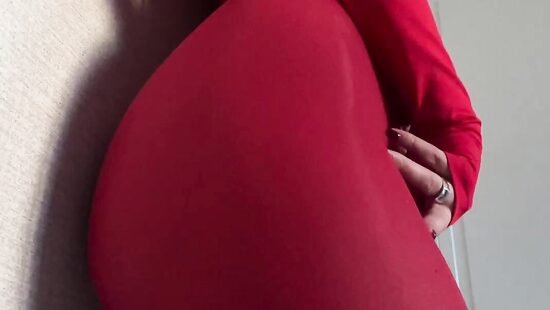 Маша готовится к фитнессу)