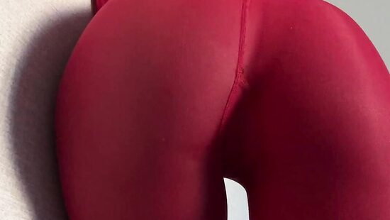 Маша готовится к фитнессу)