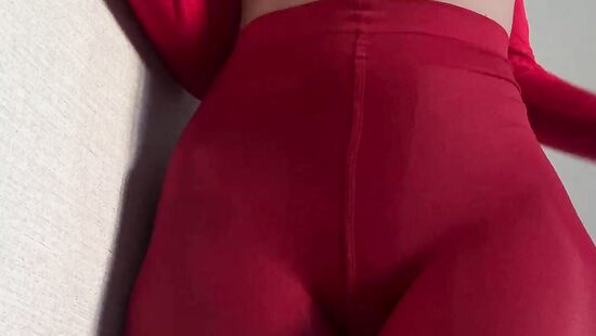 Маша готовится к фитнессу)