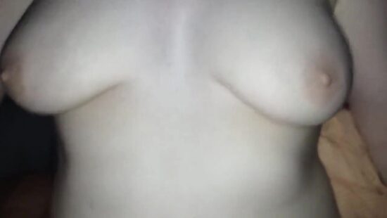 Наполняю густой и горячей спермой женскую письку