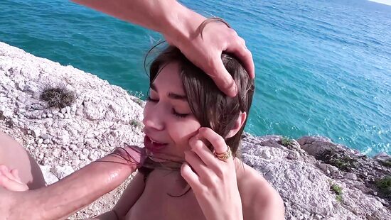 Ветренно, но тепло и сексуально