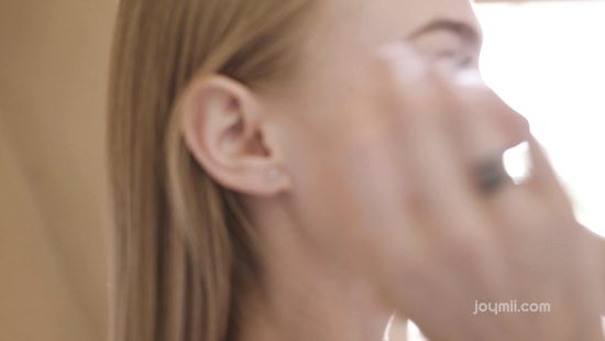 Владелец бара за 100 баксов трахнул барменшу и кончил ей в манду