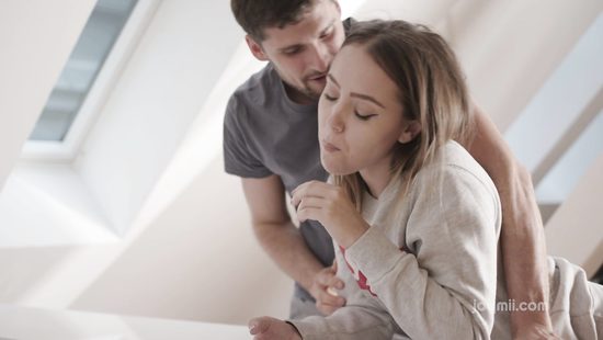 Красавчик сексом успокоил разбушевавшуюся голодную подружку