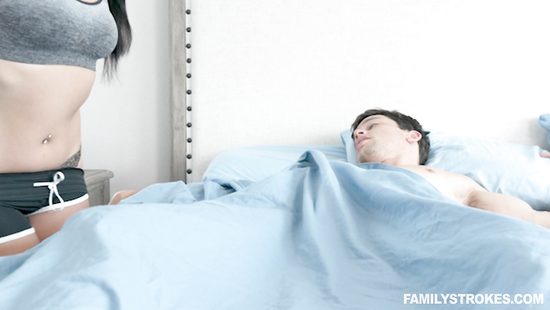 За бабки наняла красотку отучить пасынка от занятий онанизмом