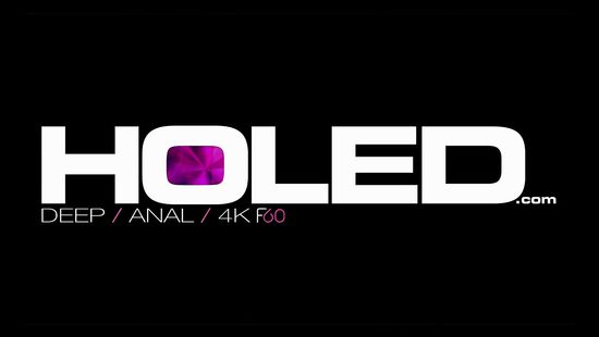 Подготовила жопу игрушкой и получила в неё член по самые яйца