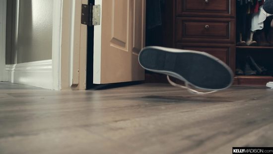 Немолодой мужчина шпилит любовницу в попку на камеру