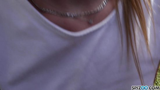 За несколько литров бензина тёлка сделала незнакомцу минет и глотнула семя