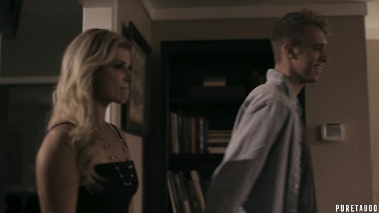 Заехала навестить не родного сына и дала красавчику раком