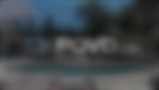 Весёлая рыжая тёлка поигралась с соседом и оседлала толстый член