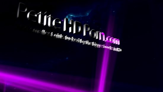 Худенькая нимфоманка подрочила игрушками манду и дала тренеру лизнуть