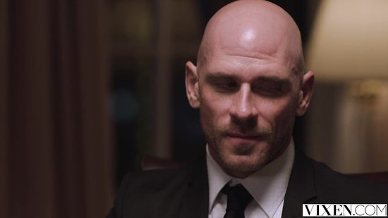 Проиграла в казино крупную сумму и с горя дала в жопу русскому самцу