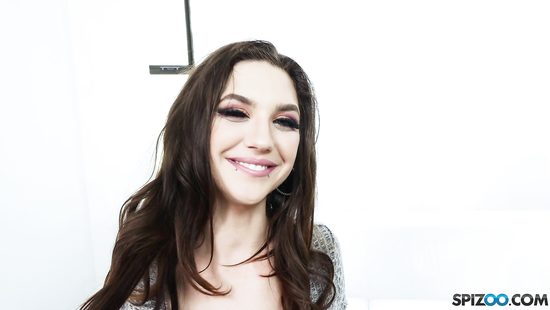 Озабоченный парень оттрахал в рот и мелкую киску татуированную худышку