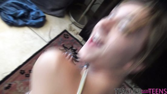 Озабоченный препод засадил толстый член в мелкую киску худенькой студентки