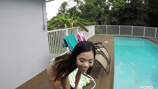 Впервые увидел лысую киску азиатки и засадил в неё здоровый член