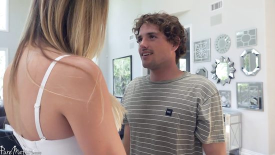 Голодная женщина не удержалась и раздвинула ноги перед пасынком