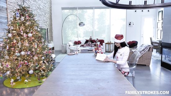 Загадала на Новый год отличный член и пришлось отчиму исполнять желание