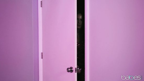 Доморощенная стриптизёрша дала в клубе за деньги случайному зрителю