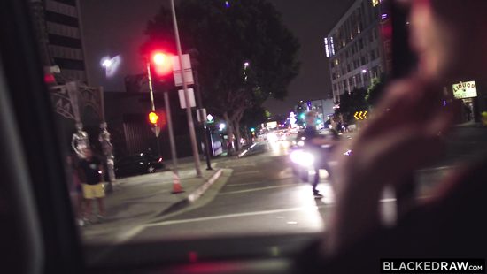 Ограбила лоха у банкомата и отметила удачное дело сексом с отчимом